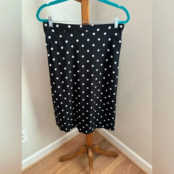 Old Navy Dresses & Skirts - Old Navy Large Black & White Polka Dot midi skirt